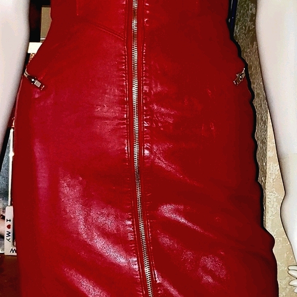 🔥RARE-VNTG-FLAWLESS 🔥SEXIEST RED LEATHER DRESS🔥 - Picture 5 of 16